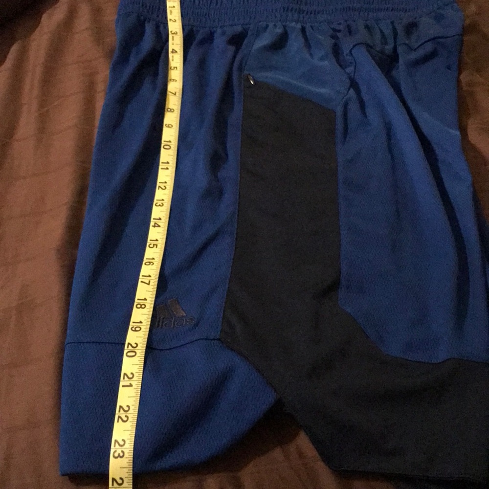 Men’s NWT Adidas Essentials Shorts 3 - Picture 6 of 6